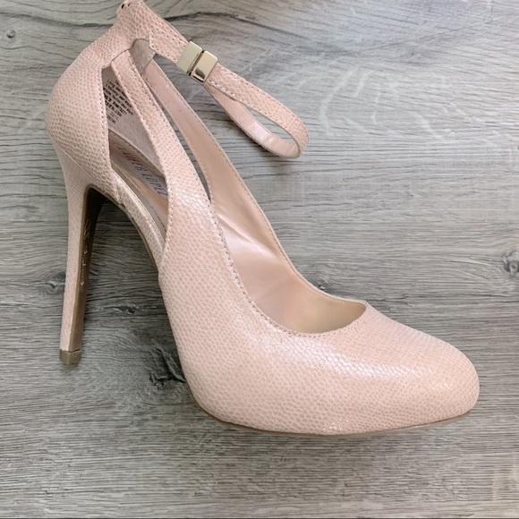 Jennifer Lopez Blush Heels - Picture 5 of 10